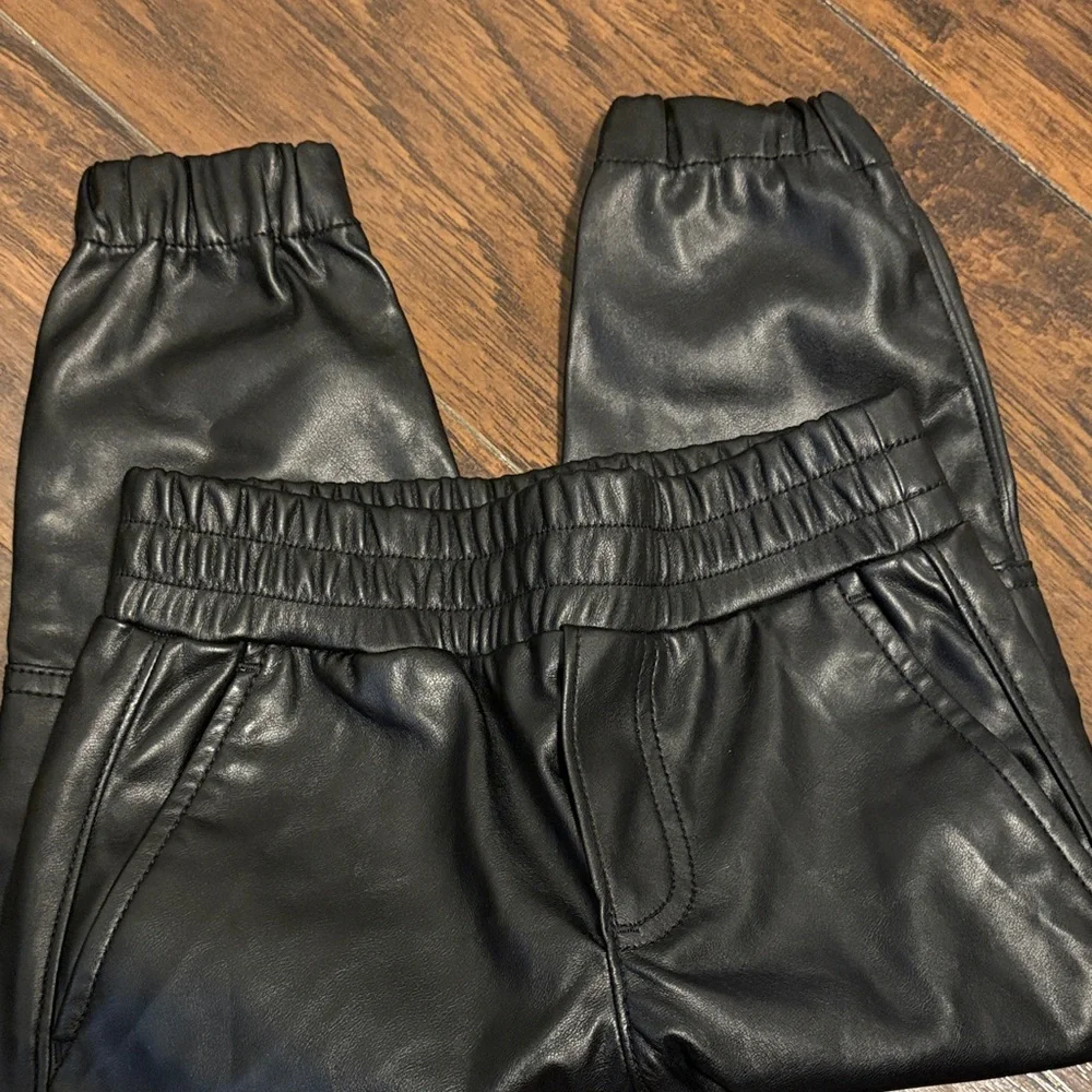 GAP Black Leather Kids Cargo Joggers- NEW Size XS (4/5)